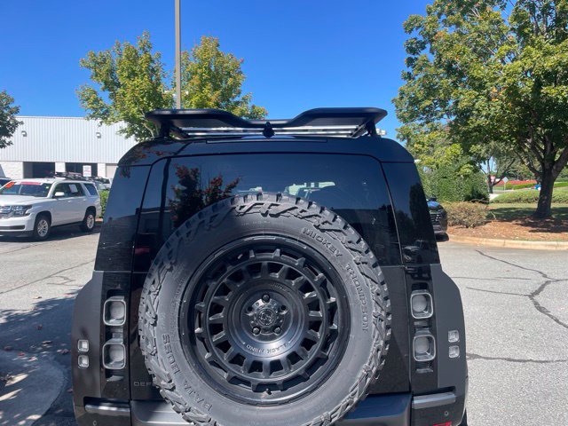Used 2025 Land Rover Defender 110 V8 AWD/4WD image 3