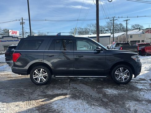 Used 2023 Ford Expedition XLT image 9