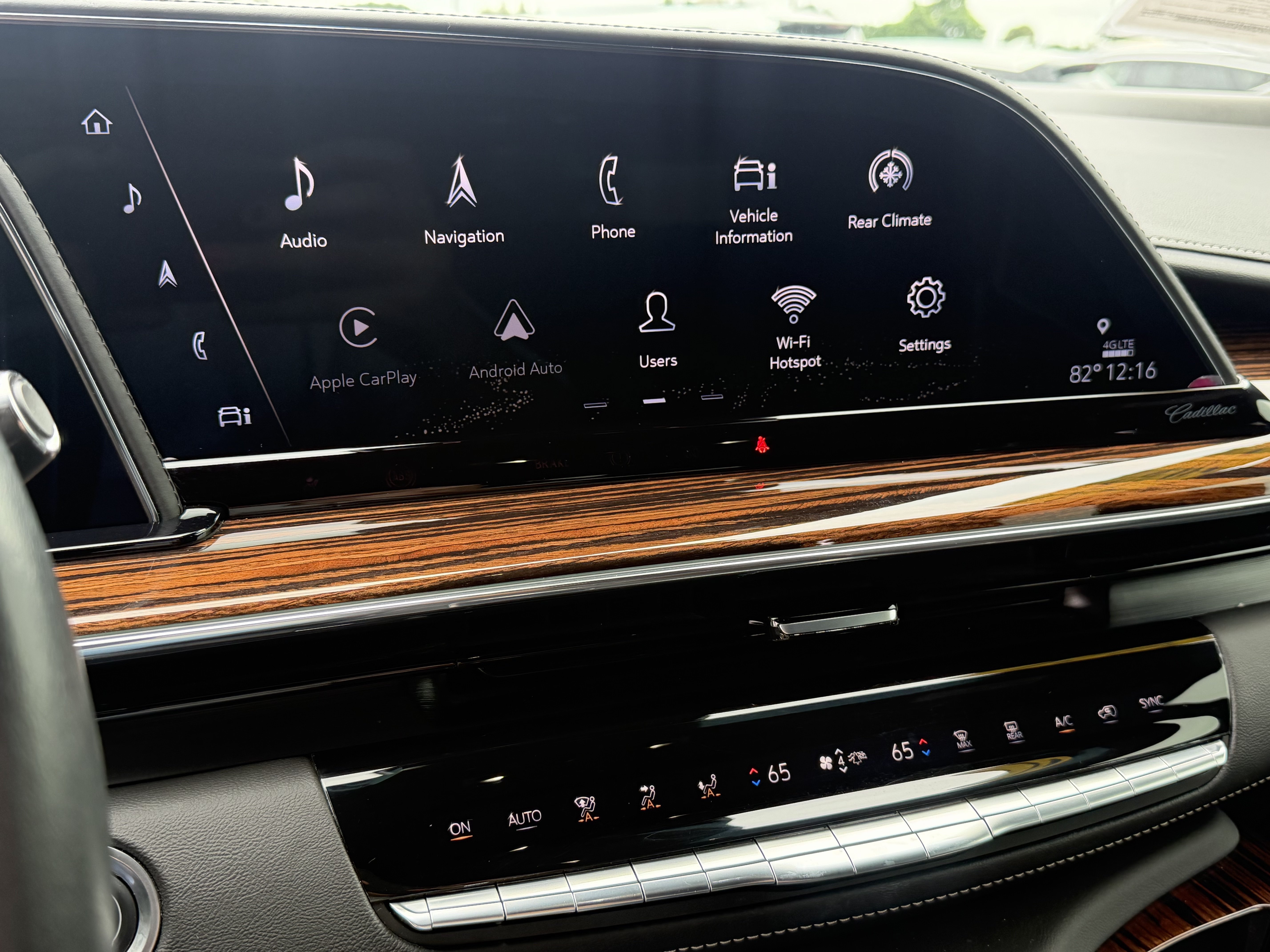 Used 2021 Cadillac Escalade Premium Luxury w/ Driver Assist Tech Package AWD/4WD image 32