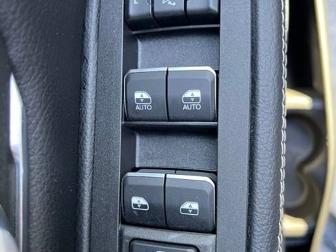 Used 2025 RAM 1500 Laramie AWD/4WD image 16