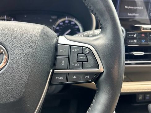 Used 2022 Toyota Highlander Limited FWD image 26
