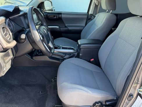 Used 2017 Toyota Tacoma SR5 image 16