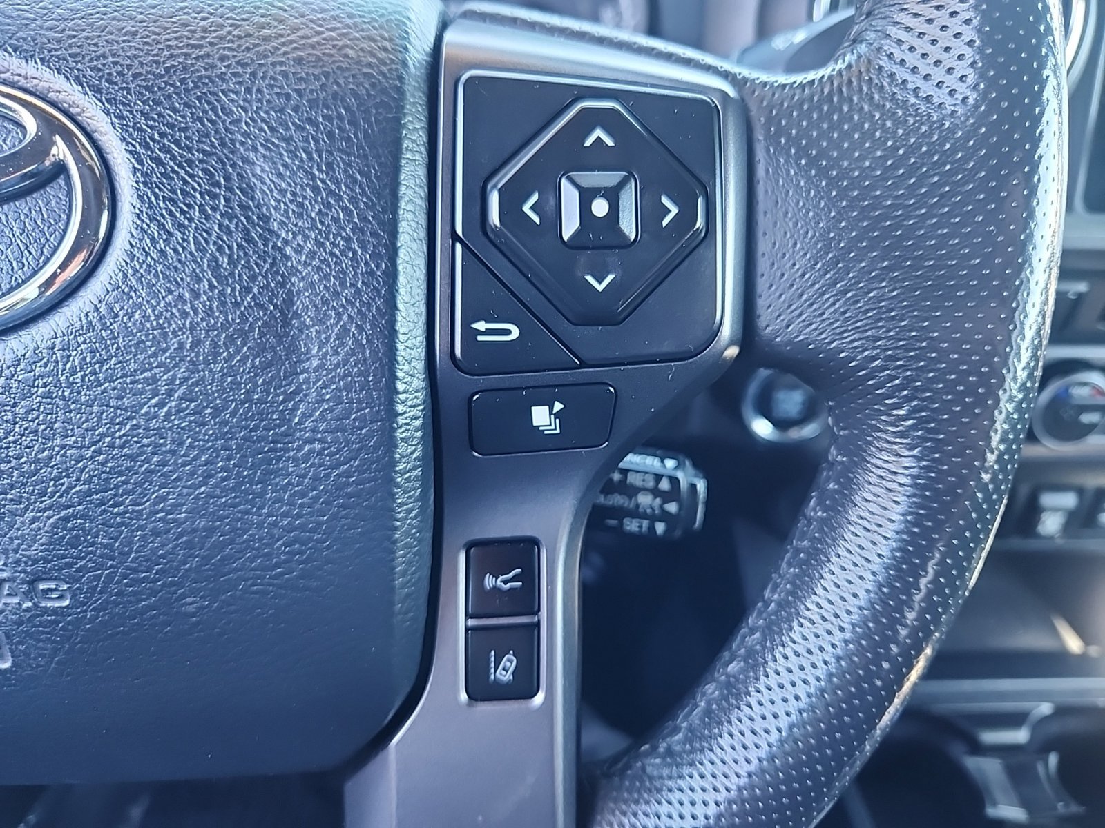Used 2019 Toyota Tacoma TRD Sport AWD/4WD image 23
