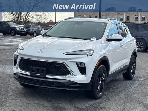 Used 2024 Buick Encore GX Sport Touring image 1