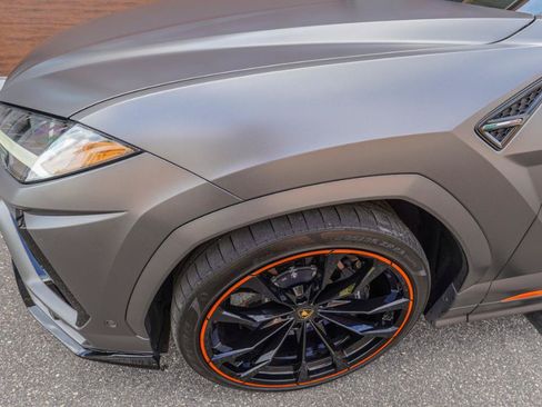 Used 2022 Lamborghini Urus AWD/4WD image 38
