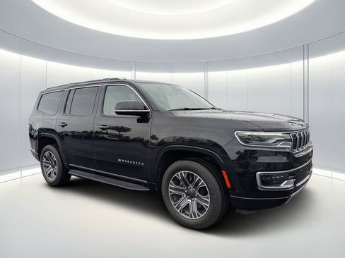 Used 2024 Jeep Wagoneer Series II image 2