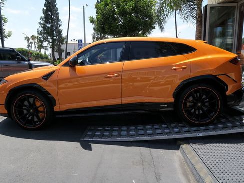 Used 2024 Lamborghini Urus S AWD/4WD image 6