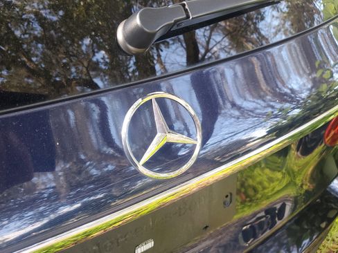 Used 2019 Mercedes-Benz GLC 300 w/ Premium Package image 6