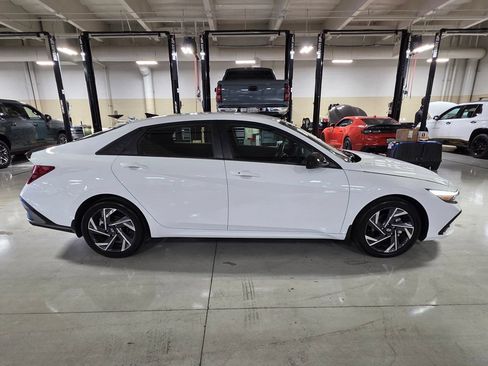 Certified 2025 Hyundai Elantra Sport FWD image 8