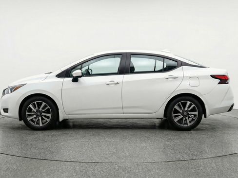Used 2025 Nissan Versa SV FWD image 5
