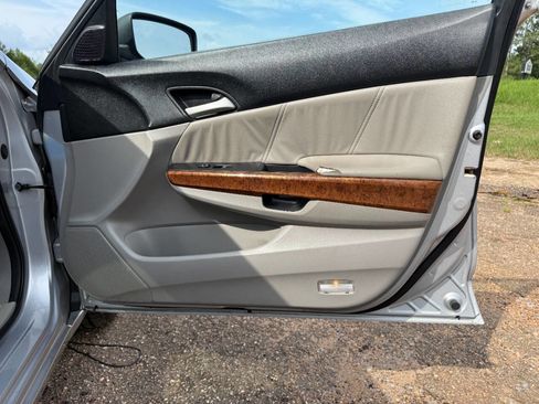 Used 2012 Honda Accord EX-L image 19