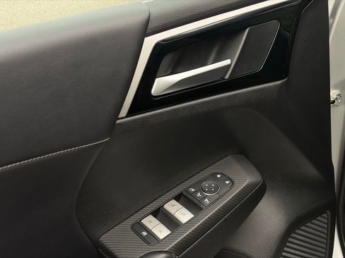 Used 2024 Mitsubishi Outlander SE image 12