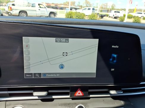 Used 2024 Hyundai Elantra SEL image 11