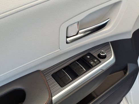 Used 2022 Toyota Sienna XSE image 11