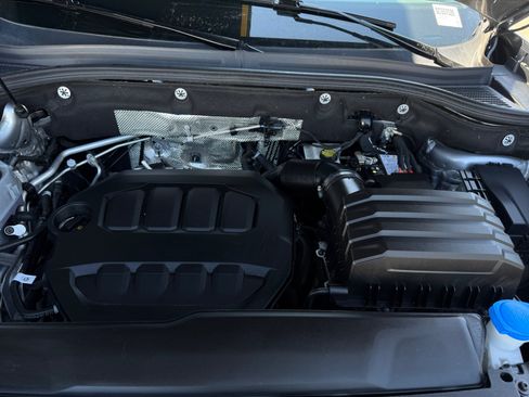 Used 2025 Volkswagen Atlas SE FWD image 18