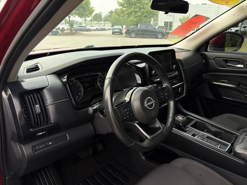 Used 2022 Nissan Pathfinder SV FWD image 14