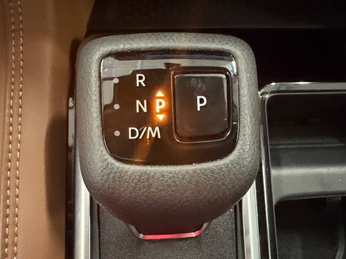 Used 2025 Nissan Pathfinder Platinum w/ Cargo Package image 23