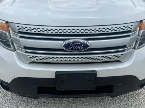 Used 2014 Ford Explorer XLT w/ Equipment Group 202A AWD/4WD image 9