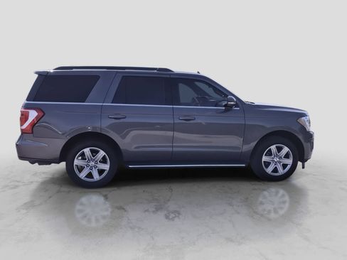 Used 2019 Ford Expedition XLT w/ Equipment Group 202A AWD/4WD image 9