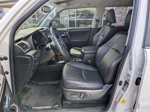 Used 2019 Toyota 4Runner TRD Off-Road Premium AWD/4WD image 11