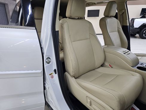 Used 2018 Toyota Highlander XLE image 21