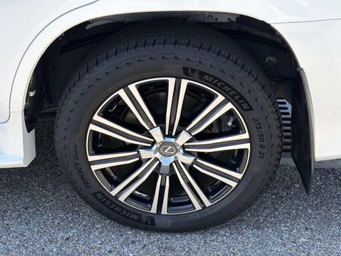 Used 2020 Lexus LX 570 4WD w/ Luxury Package image 4