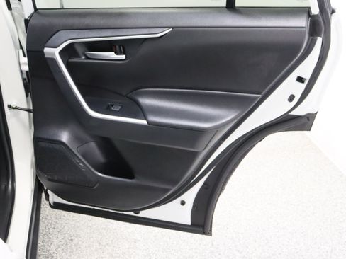 Used 2025 Toyota RAV4 XLE FWD image 32