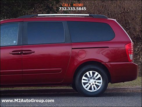 Used 2012 Kia Sedona LX image 19