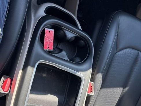 Used 2024 Chrysler Pacifica Touring-L image 18