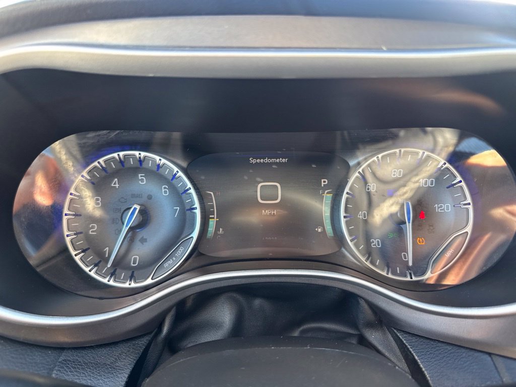 Used 2024 Chrysler Pacifica Touring-L FWD image 10