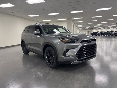 New 2026 Toyota Grand Highlander Platinum image 2