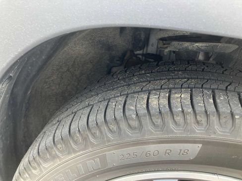 Used 2019 Jeep Cherokee Limited AWD/4WD image 6