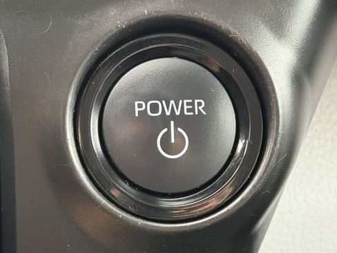 Used 2025 Toyota Sienna LE FWD image 22