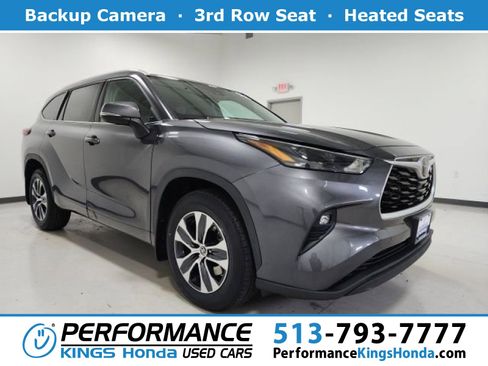 Used 2022 Toyota Highlander XLE AWD/4WD image 1