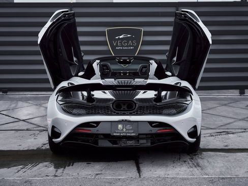 Used 2024 McLaren 750S Spider image 27