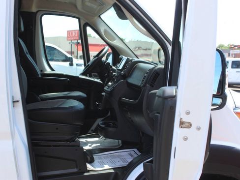 Used 2024 RAM ProMaster 2500 w/ Convenience Group FWD image 8