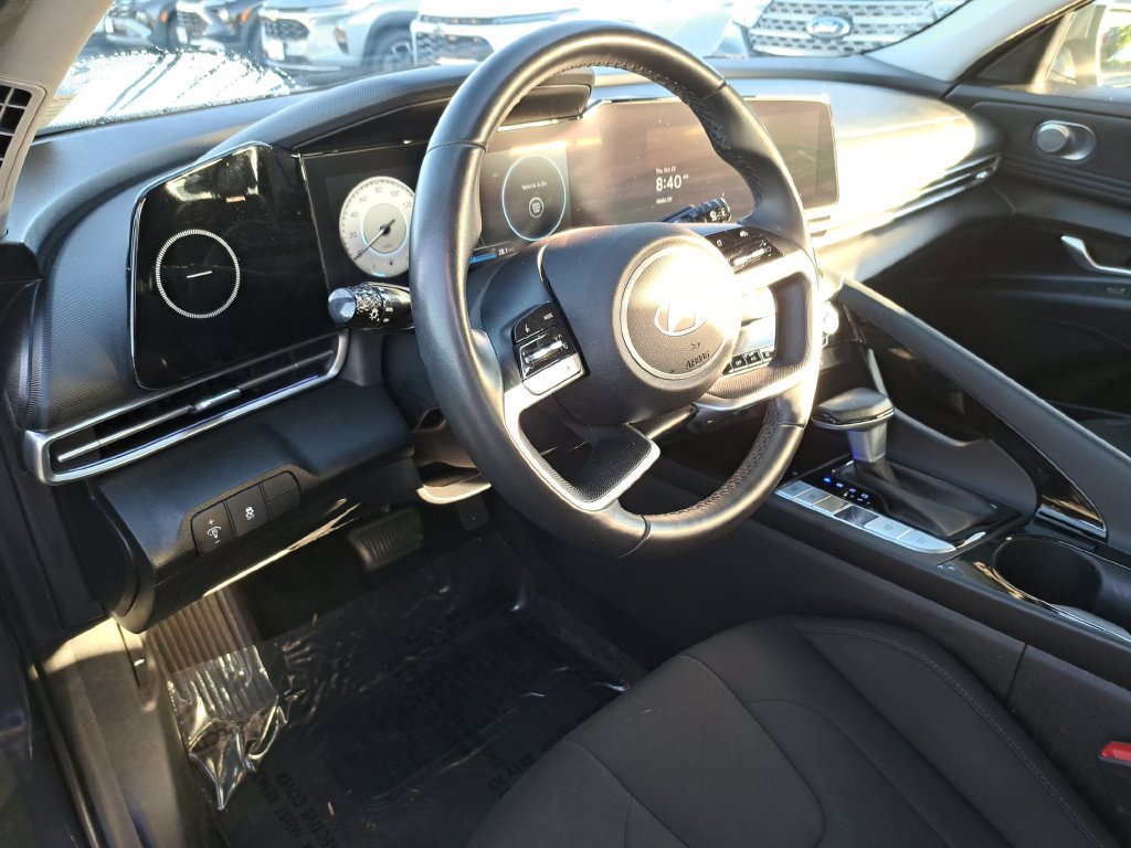 Used 2025 Hyundai Elantra SEL FWD image 8