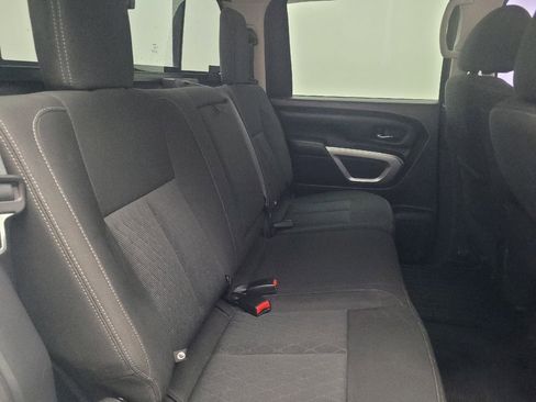 Used 2017 Nissan Titan SV image 19