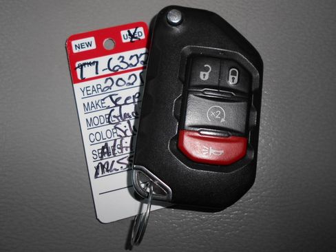 Used 2021 Jeep Gladiator Overland AWD/4WD image 5
