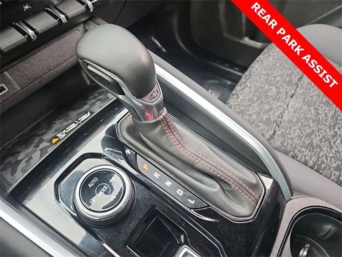 Used 2024 Chevrolet Colorado Z71 w/ Z71 Convenience Package 2 image 16