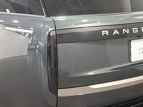 New 2026 Land Rover Range Rover Long Wheelbase SE image 17