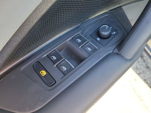 Used 2025 Volkswagen Tiguan SE R-Line AWD/4WD image 16