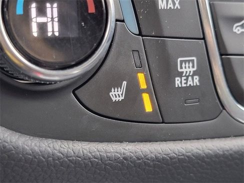 Used 2020 Chevrolet Equinox LT w/ Sport Edition image 8