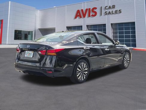 Used 2025 Nissan Altima 2.5 SV FWD image 6