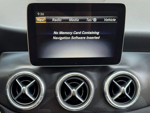 Used 2018 Mercedes-Benz CLA 250 4MATIC image 26