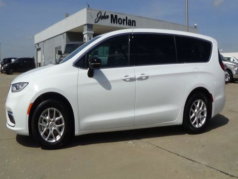 Certified 2025 Chrysler Pacifica Select FWD image 1