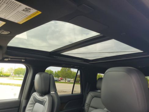 Used 2022 Lincoln Navigator Reserve AWD/4WD image 11