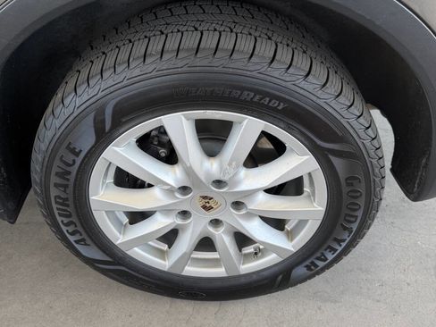 Used 2013 Porsche Cayenne Diesel AWD/4WD image 24