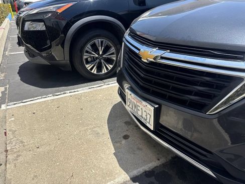 Used 2023 Chevrolet Equinox LT FWD image 1