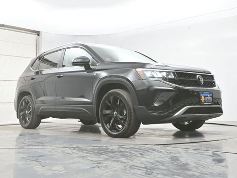Used 2023 Volkswagen Taos SE AWD/4WD image 28